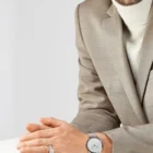 Reloj Bering Ultra Slim 17039-000-2, diseño elegante y ligero para el uso diario.
