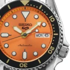 Reloj Seiko 5 Sports con diseño elegante y esfera negra, ideal para cualquier ocasión.